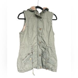 YMI Olive Green Hooded Utility Cargo Military Vest Faux Fur Lined NWT Large